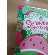 Strawberry Shortcake สตรอเบอรี่ ช็อทเค้กกับโทรศัพท์ของใครเอ่ย? + โทรศัพท์ **รบกวนเลื่อนดูสภาพหนังสือก่อนการสั่งซื้อ**